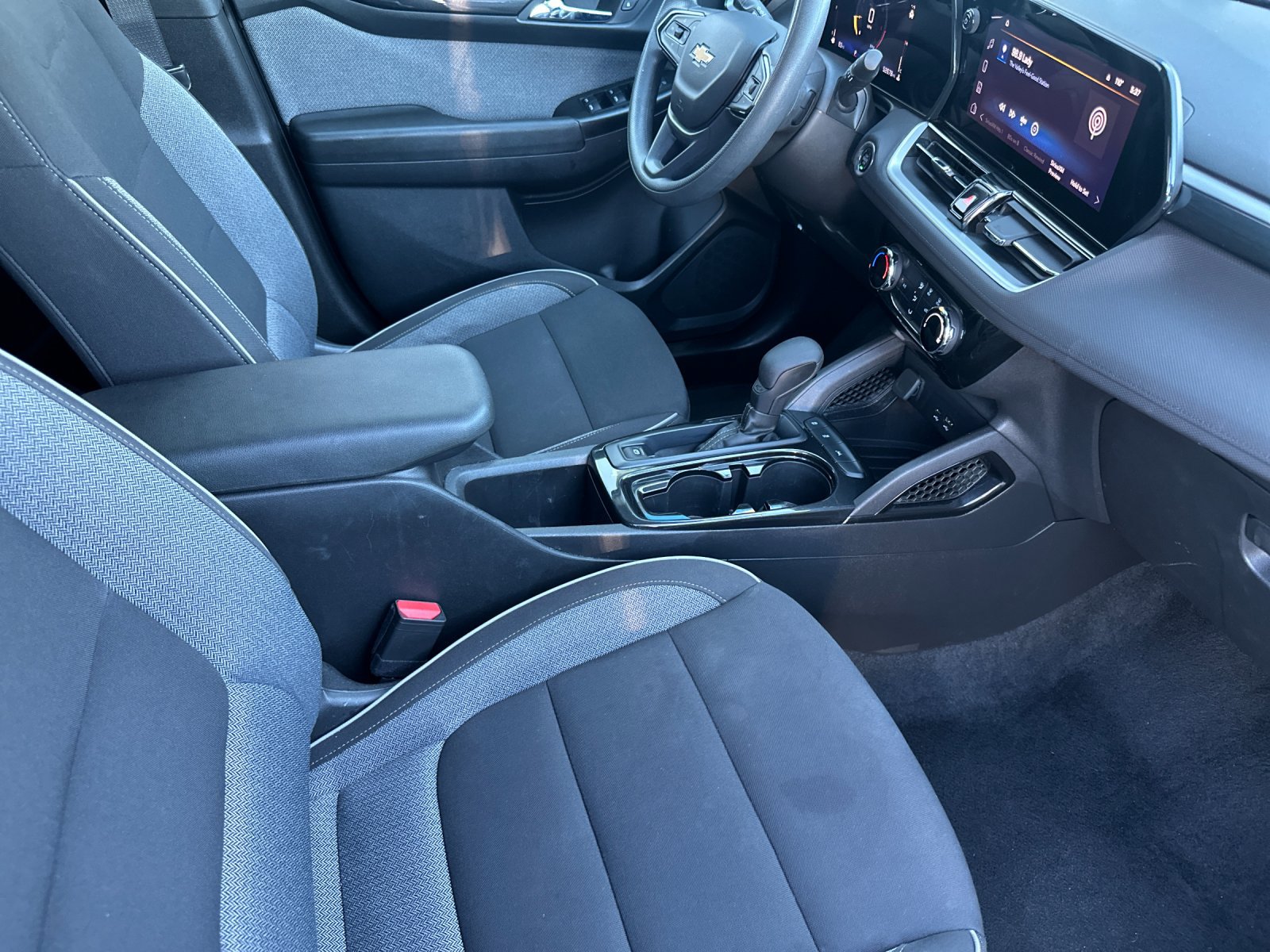 Used 2025 Chevrolet TrailBlazer LT FWD image 16