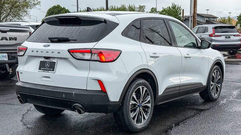 Used 2022 Ford Escape SE w/ SE Sport Appearance Package FWD image 6