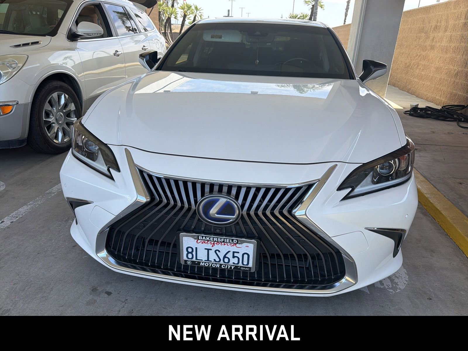 Used 2019 Lexus ES 300h w/ Accessory Package 2 FWD image 2