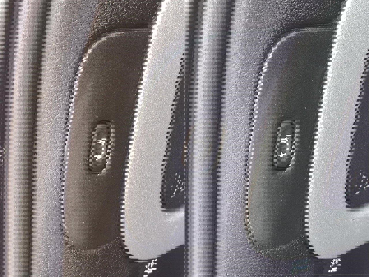 Used 2018 Jeep Cherokee Limited image 7