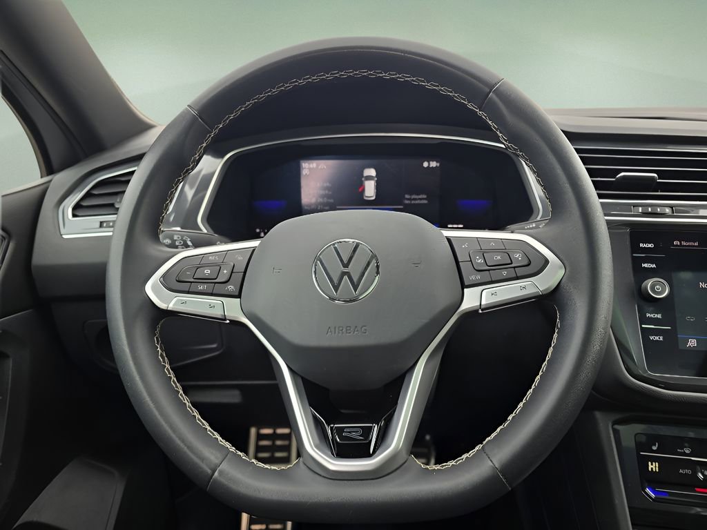 Used 2023 Volkswagen Tiguan SE R-Line image 28
