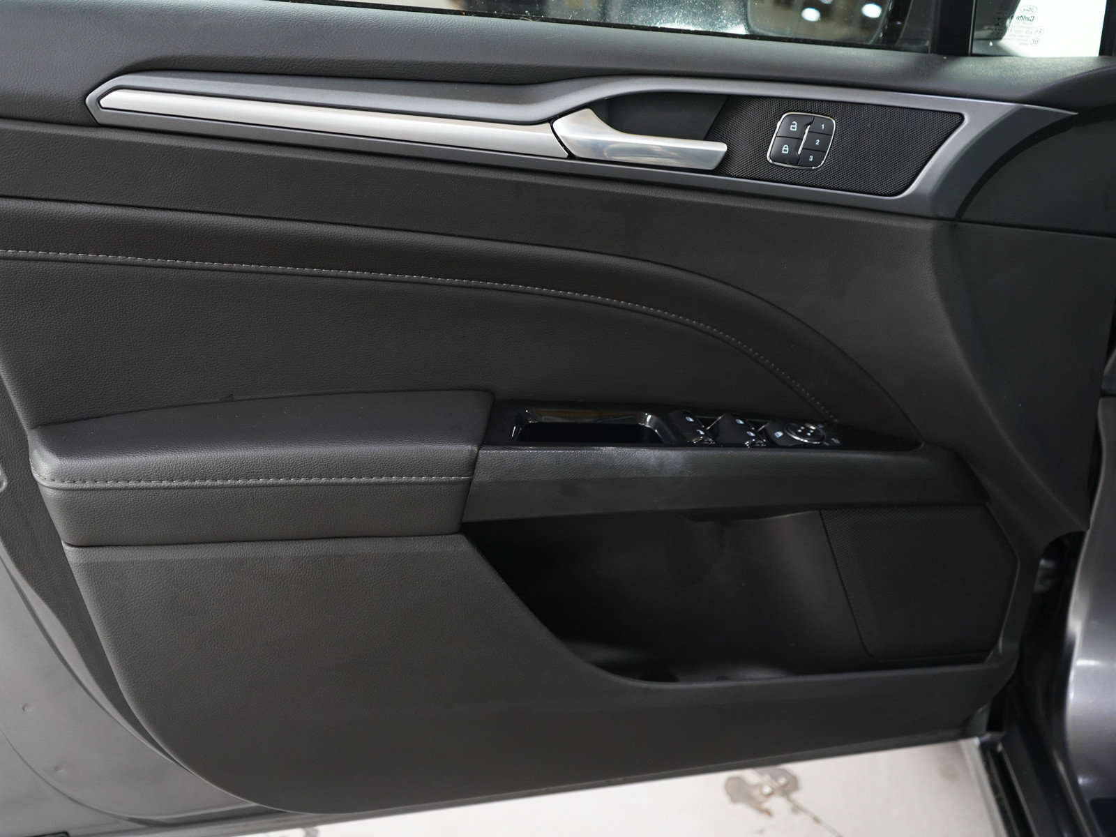 Used 2014 Ford Fusion Titanium FWD image 17