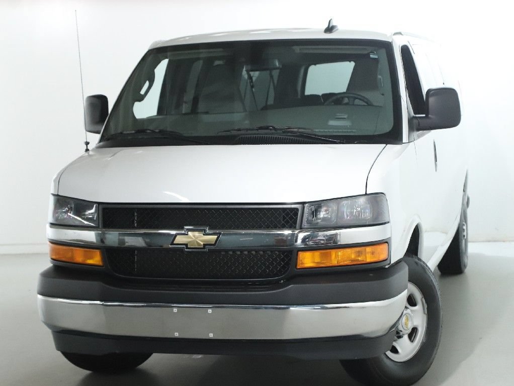 Used 2025 Chevrolet Express 3500 LT w/ LT Preferred Equipment Group RWD image 3