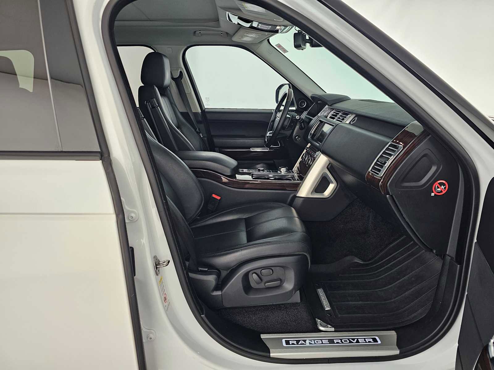 Used 2015 Land Rover Range Rover image 10