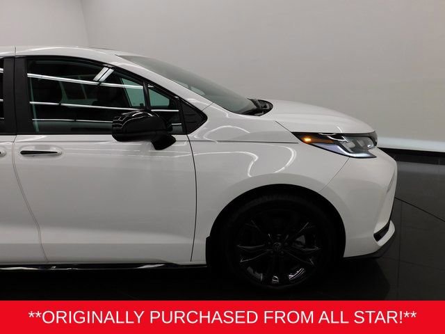 Used 2025 Toyota Sienna XSE image 18