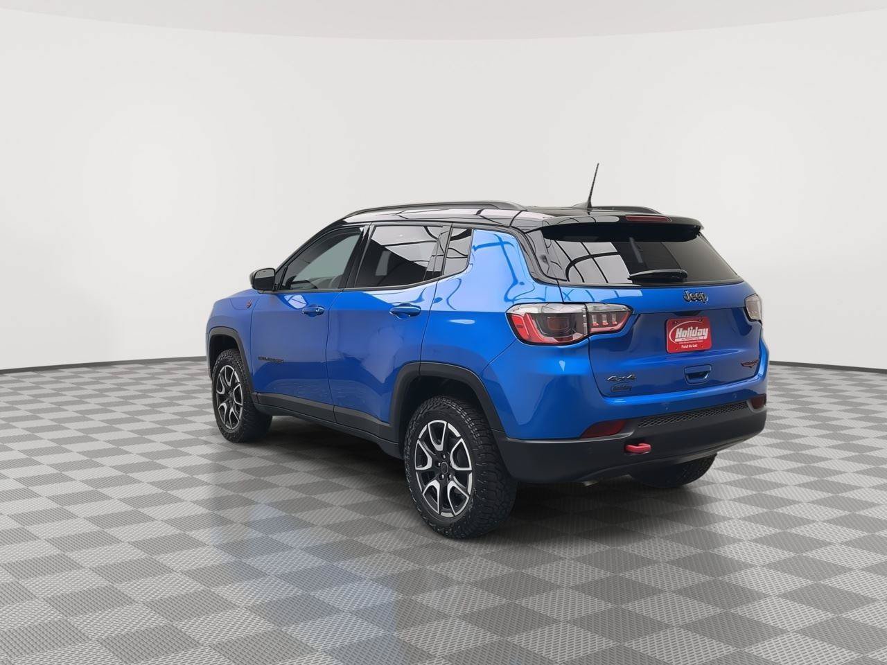 Used 2025 Jeep Compass Trailhawk AWD/4WD image 32