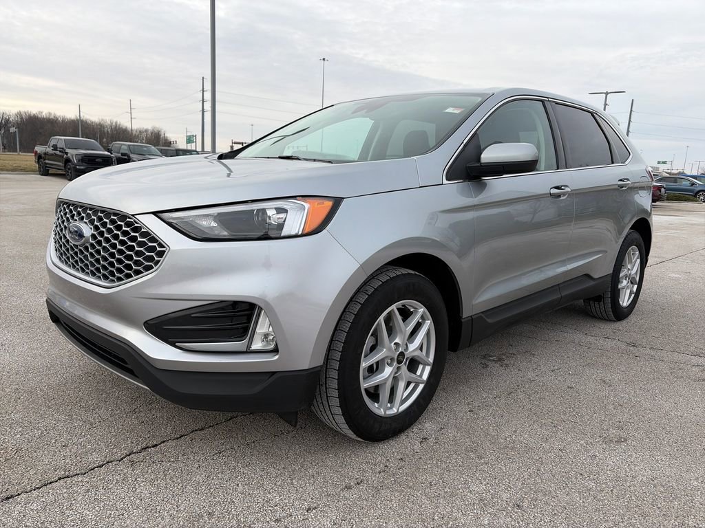 Used 2024 Ford Edge SEL w/ Convenience Package image 3