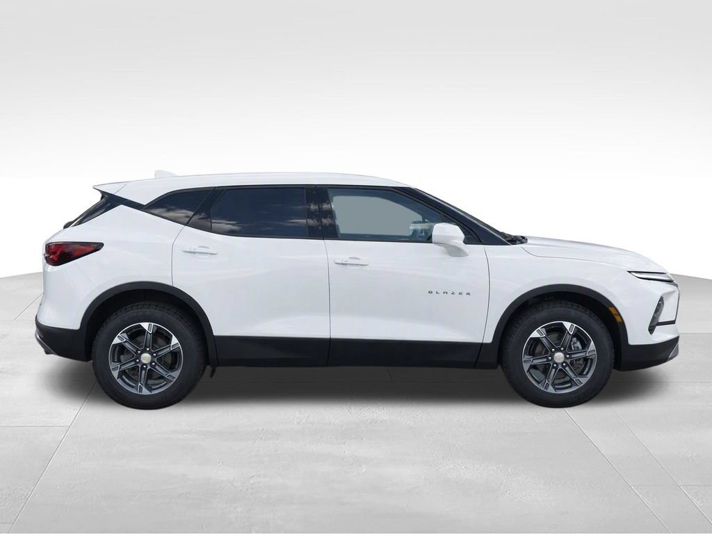 Used 2024 Chevrolet Blazer LT FWD image 3