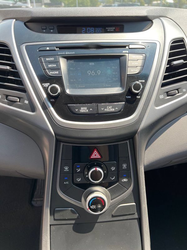 Used 2016 Hyundai Elantra SE w/ Option Group 02 FWD image 16