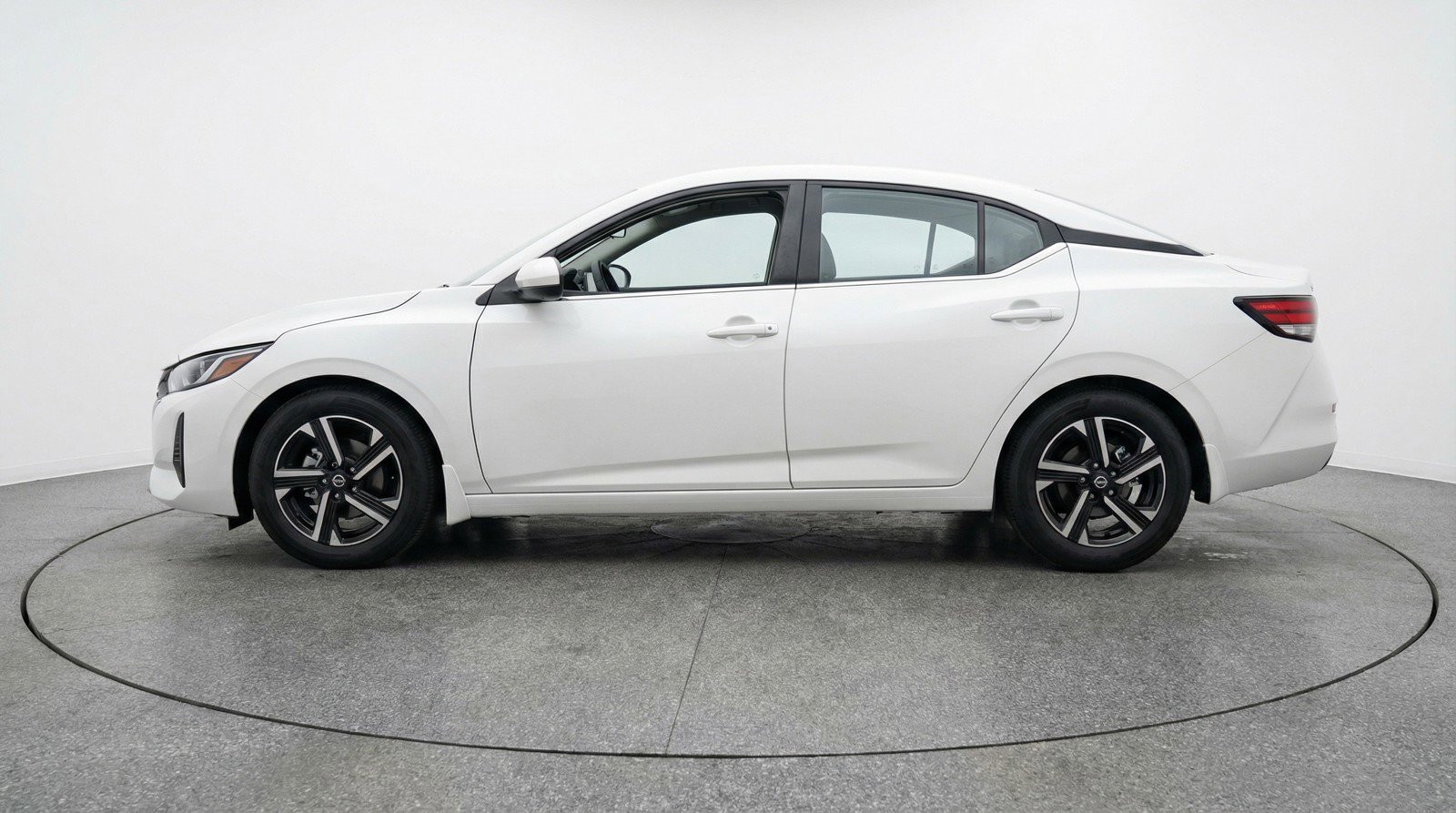 Used 2025 Nissan Sentra SV FWD image 5