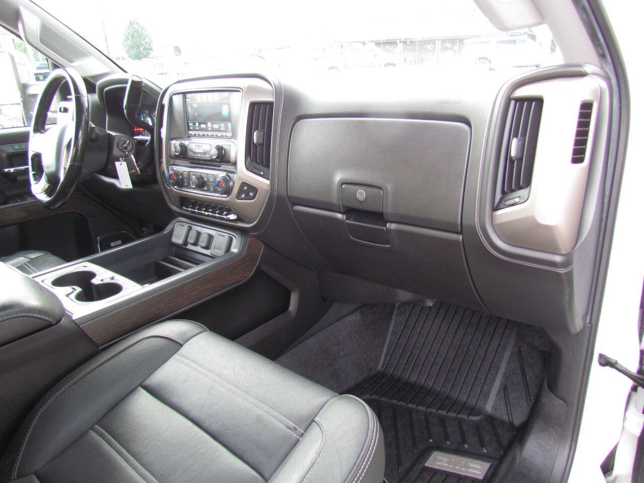 Used 2019 GMC Sierra 2500 Denali w/ Duramax Plus Package AWD/4WD image 16