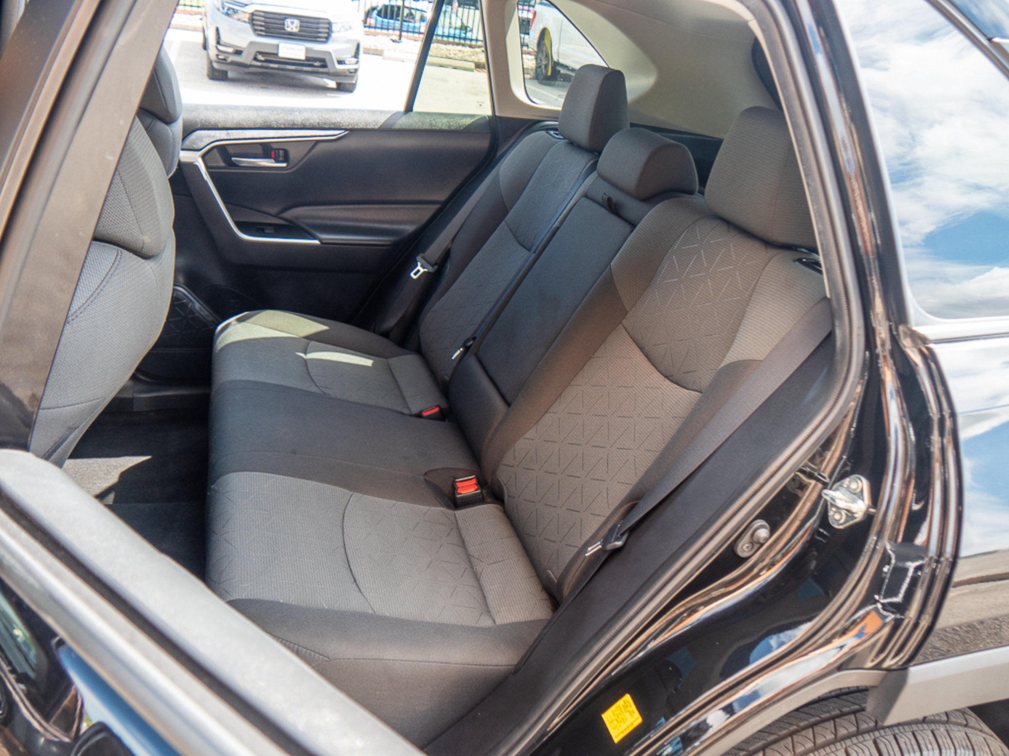 Used 2022 Toyota RAV4 XLE w/ Convenience Package AWD/4WD image 19