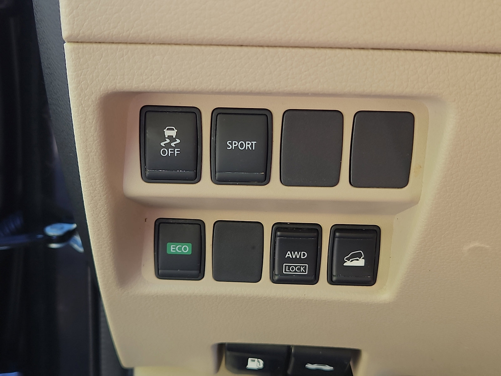 Used 2016 Nissan Rogue SV AWD/4WD image 25