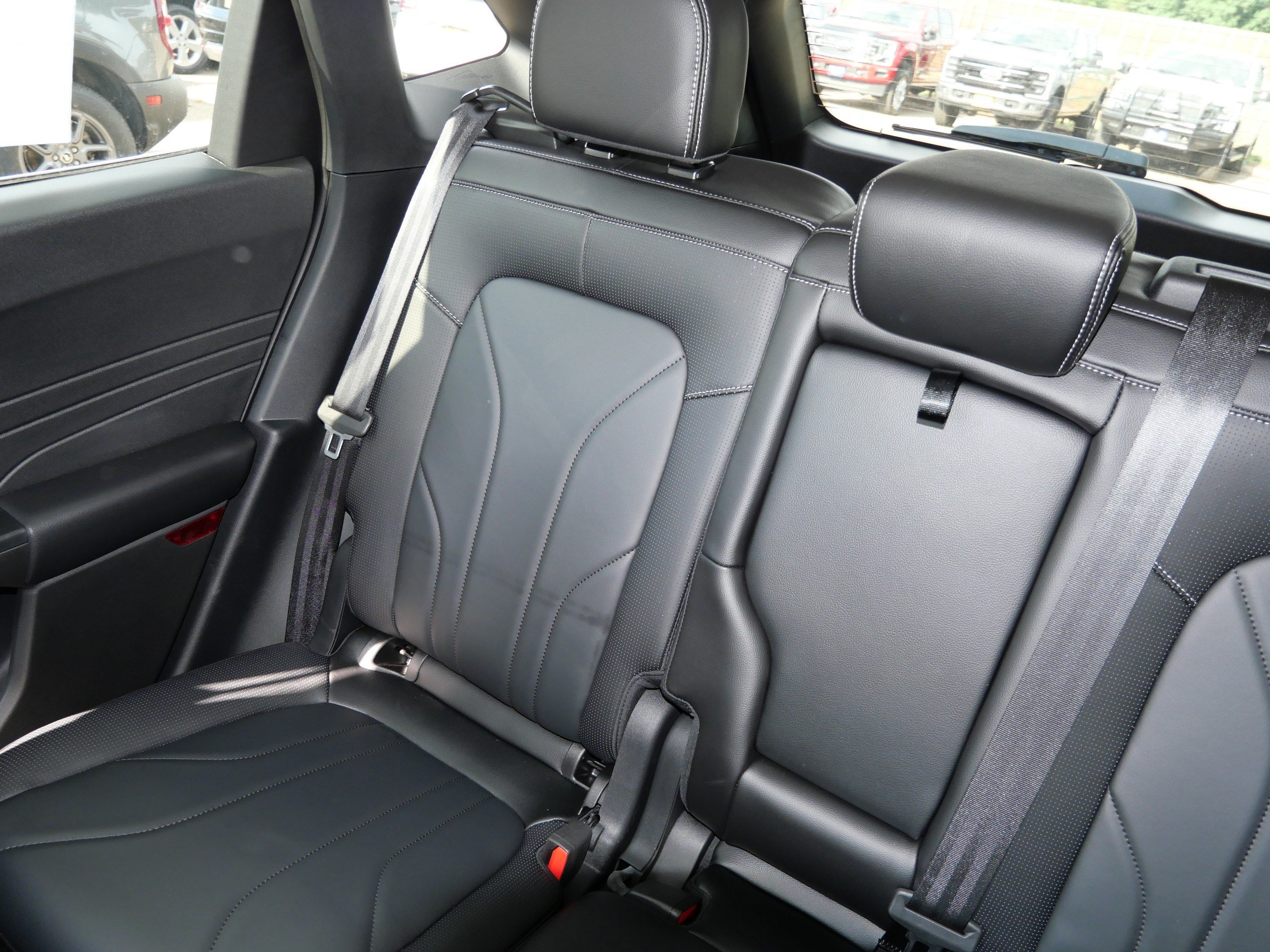 Used 2025 Ford Escape SE w/ PHEV Premium Package FWD image 12
