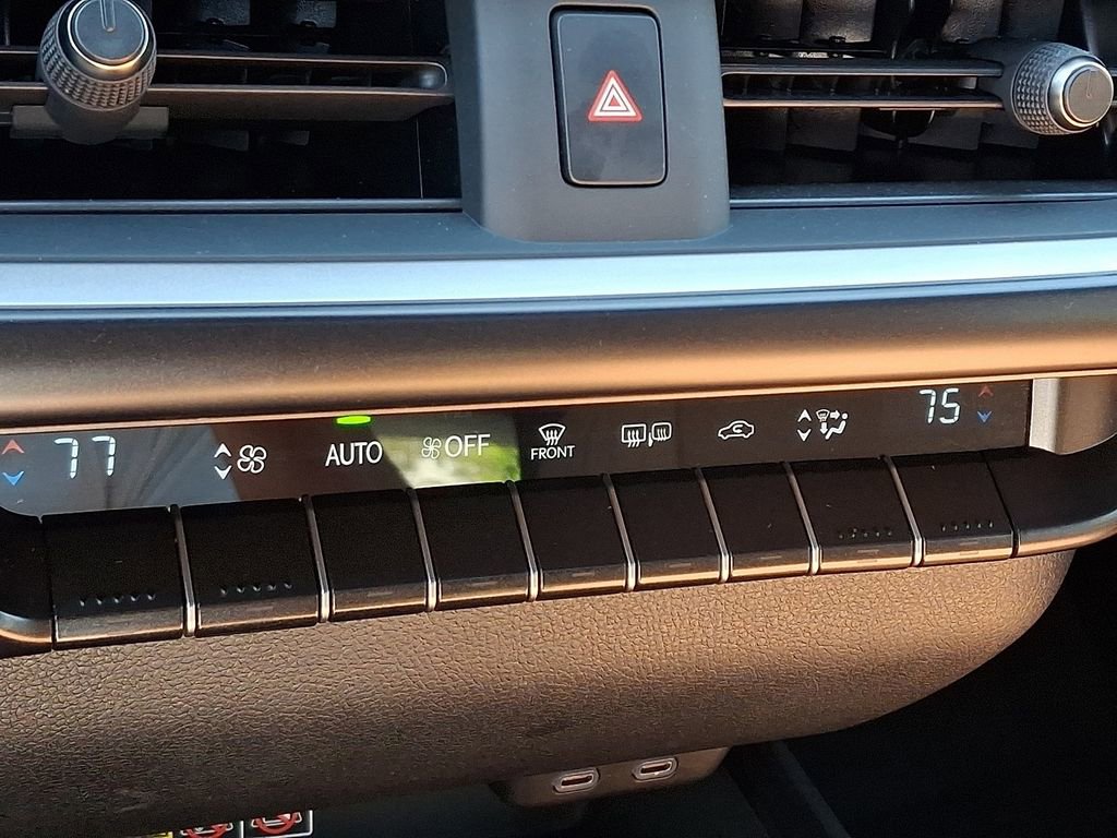 Used 2024 Lexus UX 250h AWD w/ Premium Package image 17