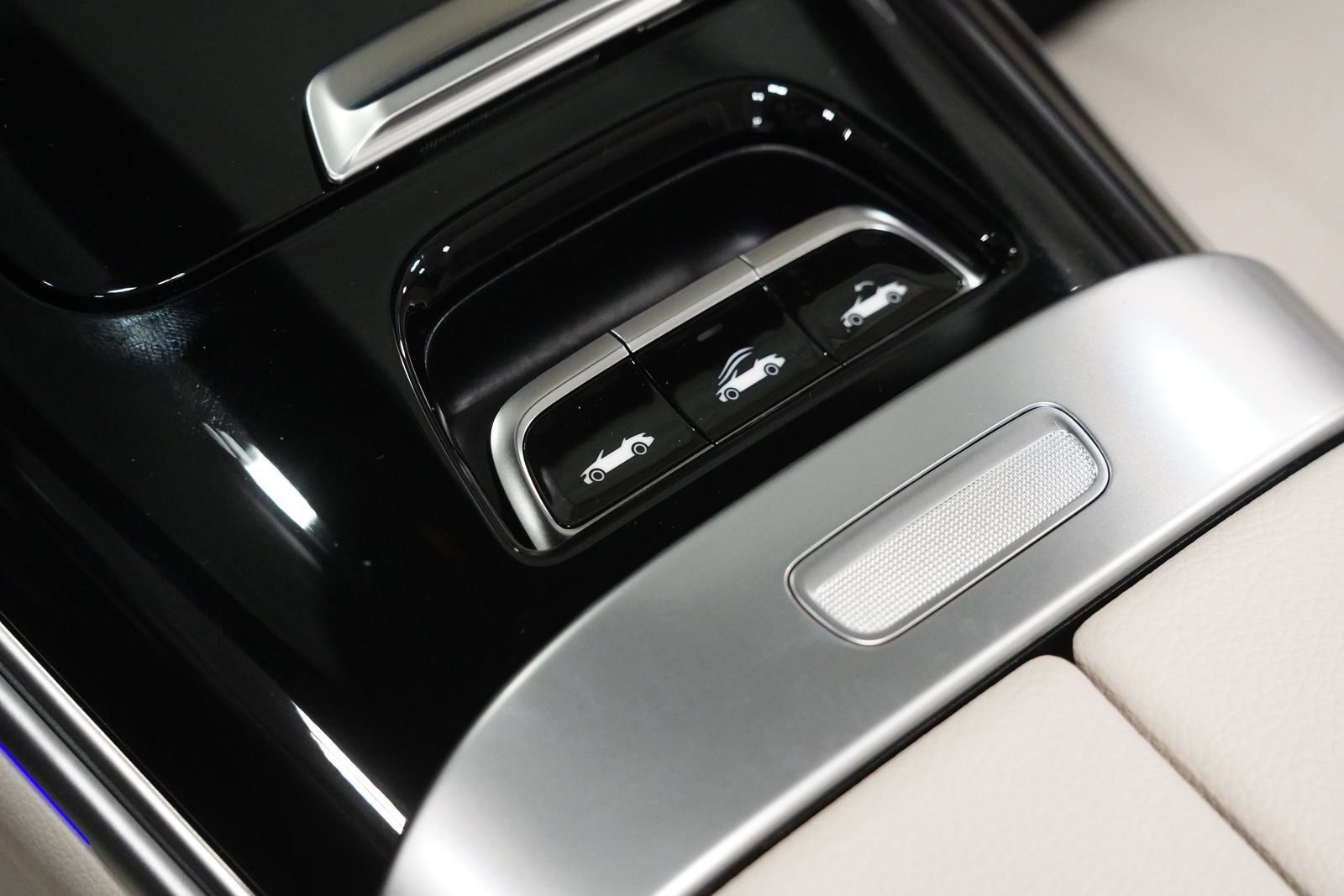 New 2026 Mercedes-Benz CLE 300 4MATIC Cabriolet image 31