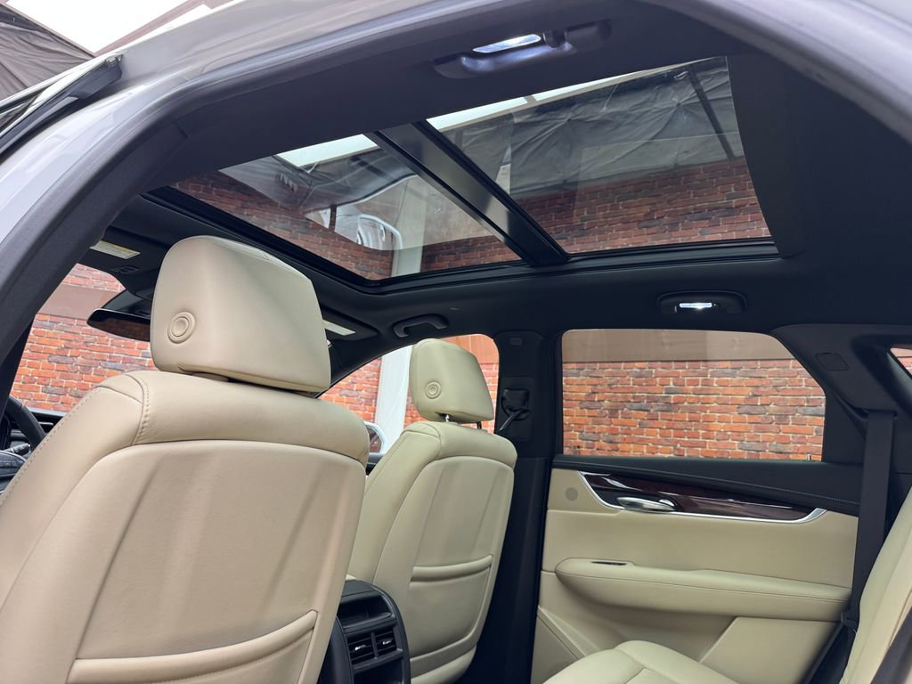 Used 2017 Cadillac XT5 Luxury w/ Driver Awareness Package image 3