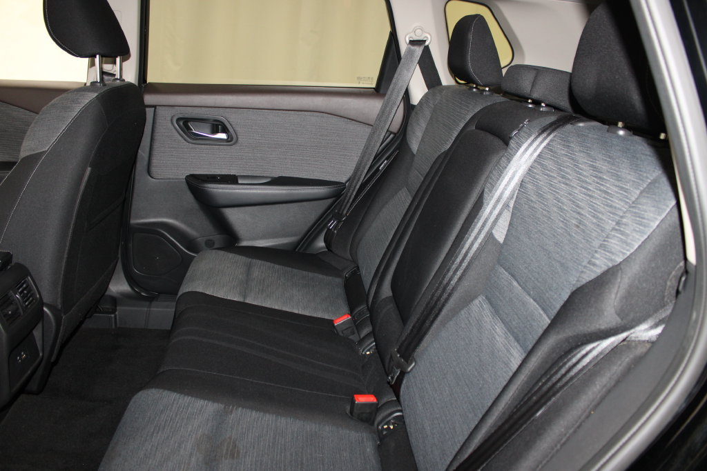 Used 2023 Nissan Rogue SV AWD/4WD image 19