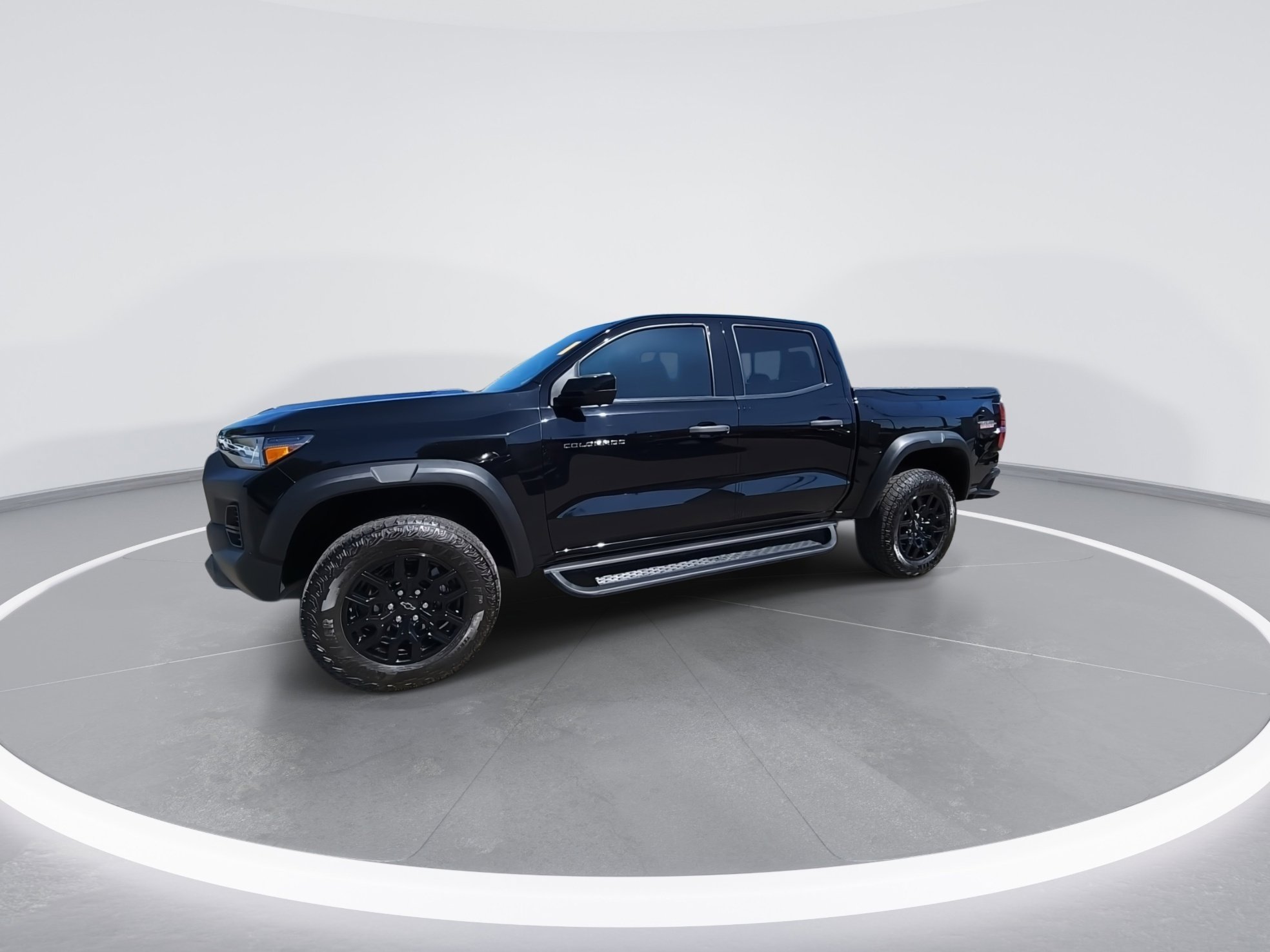 Used 2024 Chevrolet Colorado Trail Boss w/ Technology Package AWD/4WD image 9