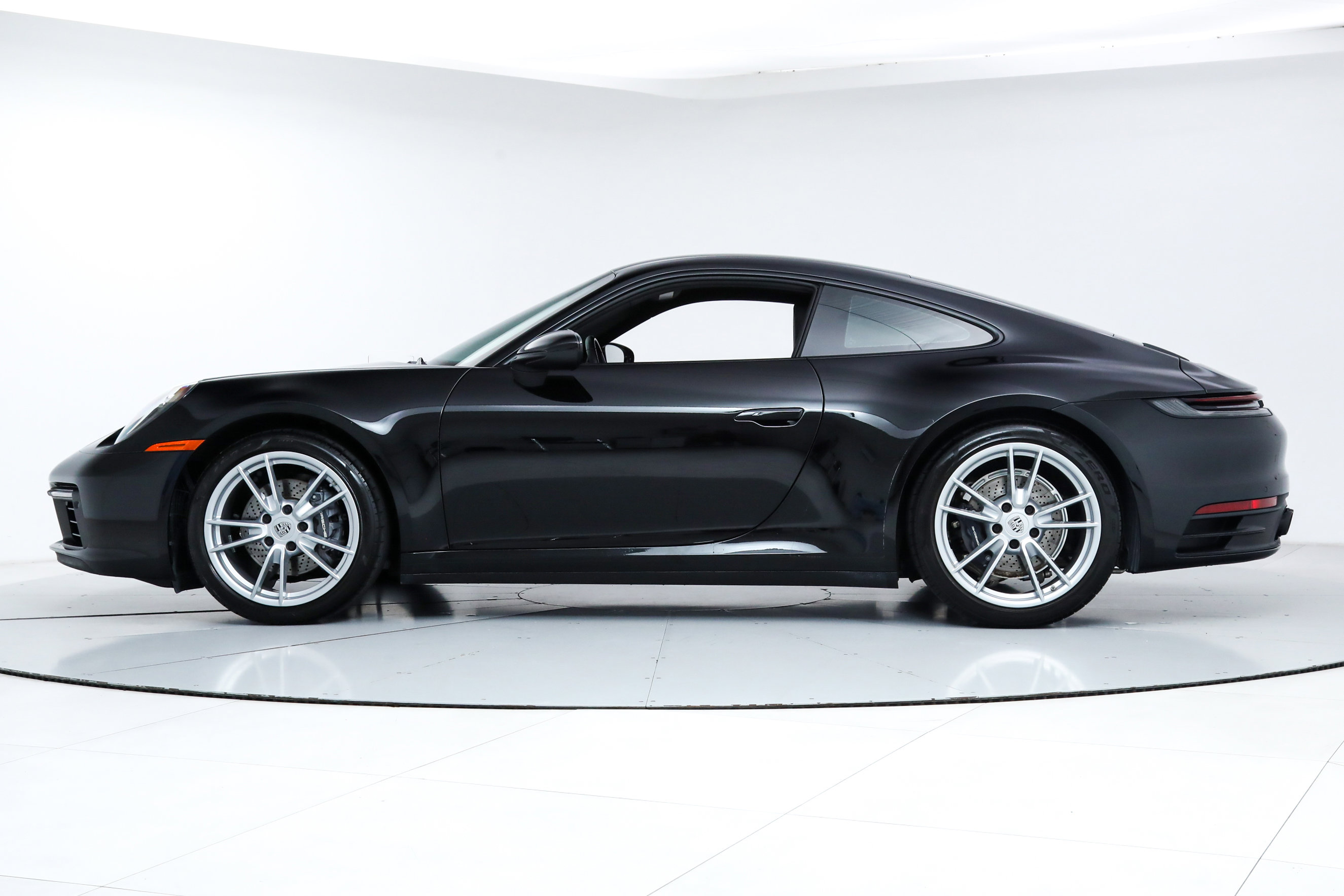 Used 2022 Porsche 911 Carrera image 2