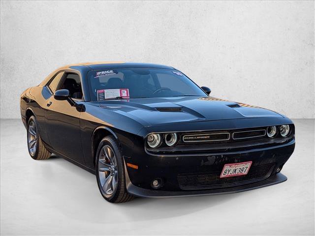 Used 2016 Dodge Challenger SXT image 3