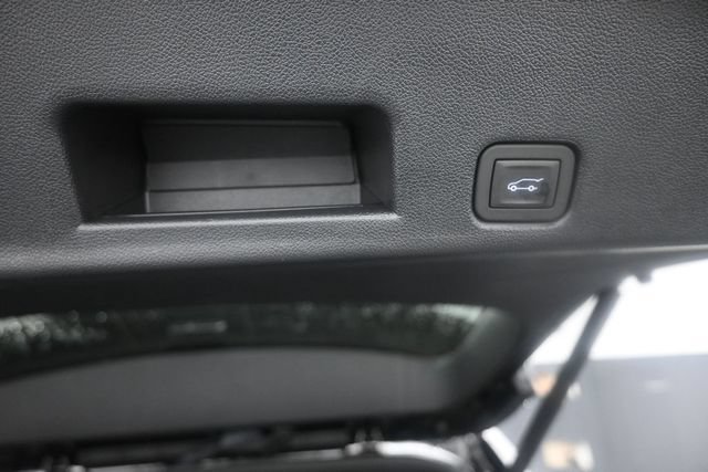 Used 2026 Chevrolet Traverse RS FWD image 25