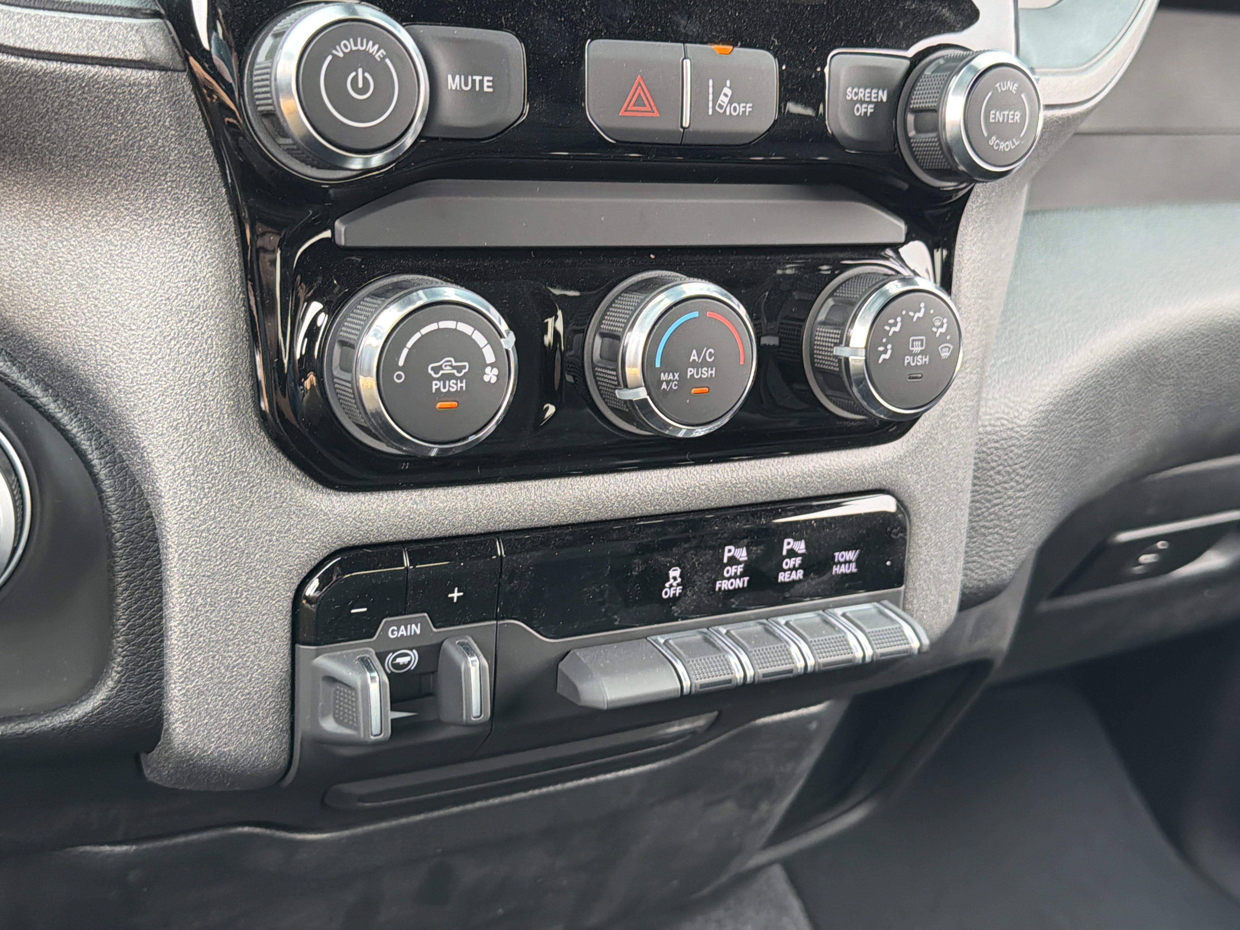 New 2026 RAM 1500 Express AWD/4WD image 22