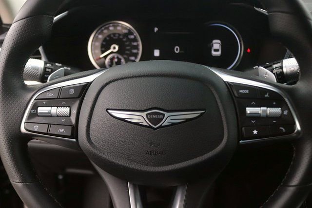 Used 2025 Genesis G70 2.5T image 16