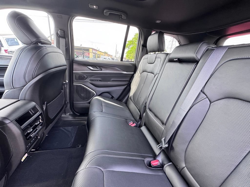 New 2026 Jeep Grand Cherokee Limited AWD/4WD image 16