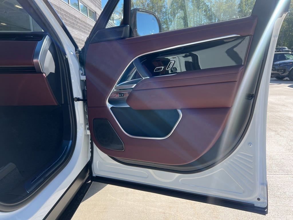New 2025 Land Rover Range Rover Autobiography AWD/4WD image 14