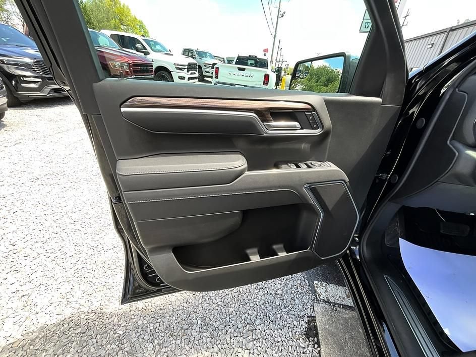 Used 2026 Chevrolet Silverado 1500 LT AWD/4WD image 11
