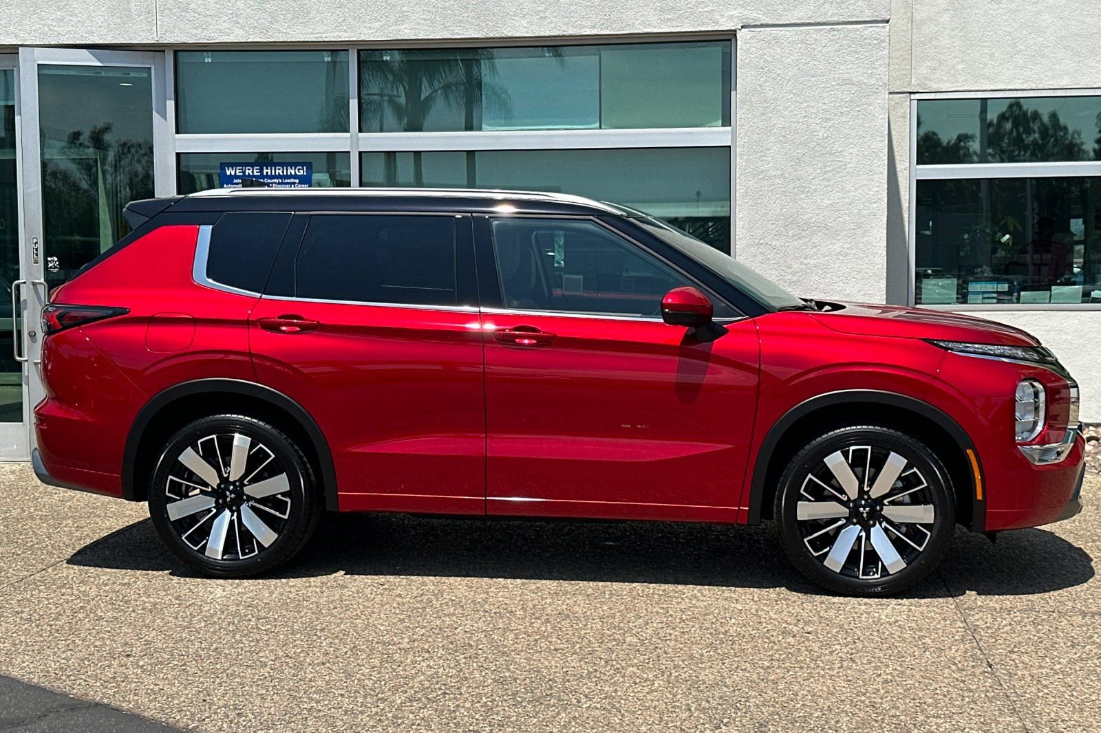 New 2025 Mitsubishi Outlander SEL image 3