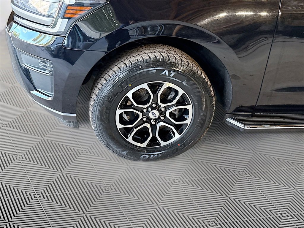 Used 2023 Ford Expedition XLT image 35