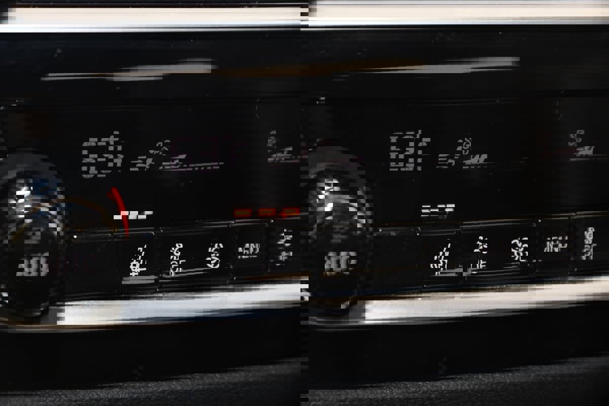 Used 2023 BMW M550i xDrive w/ Executive Package image 8