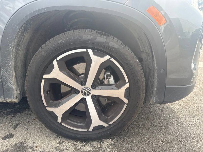 Used 2025 Volkswagen Tiguan SE w/ Panoramic Sunroof Package AWD/4WD image 13