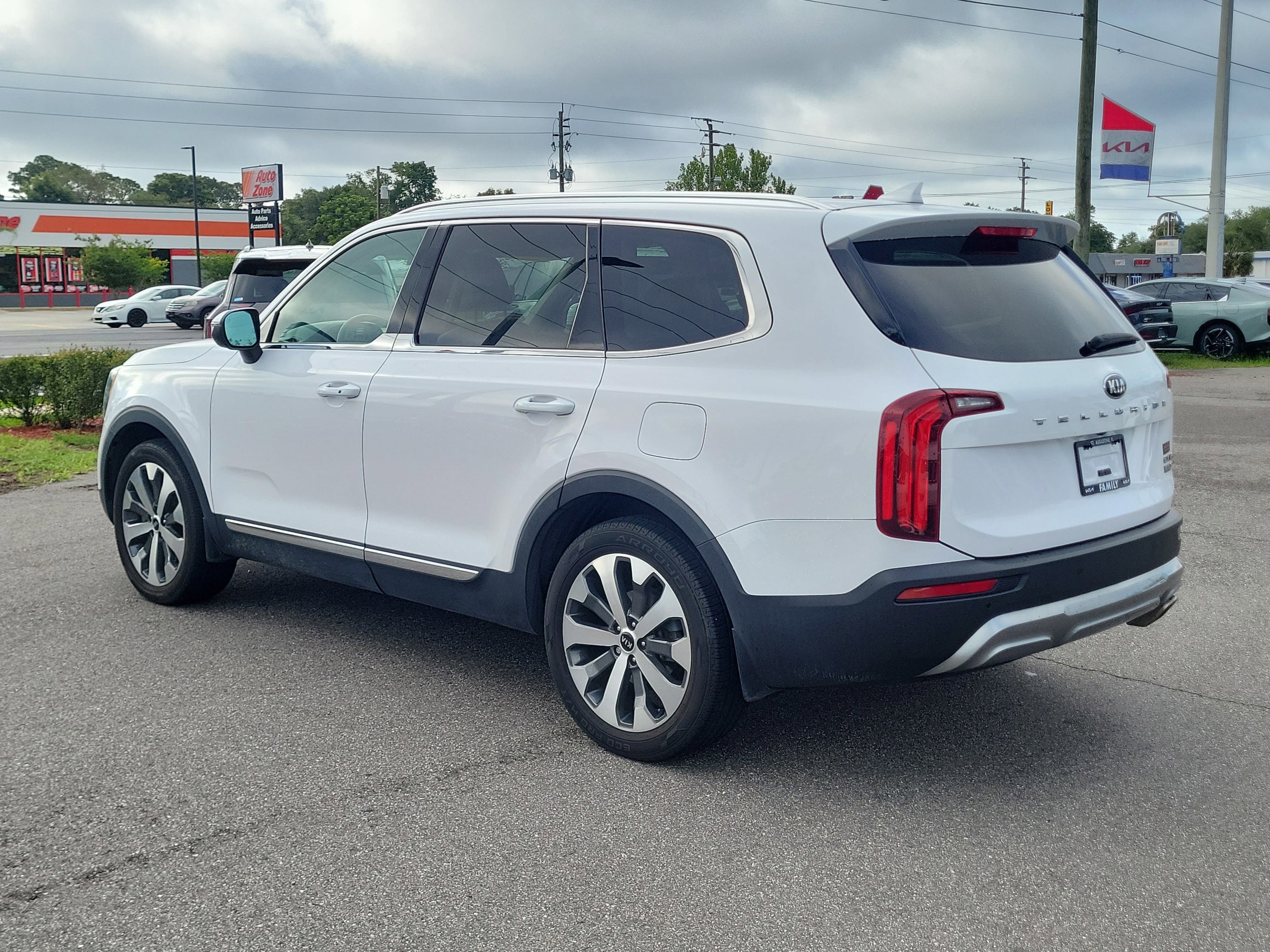 Used 2021 Kia Telluride EX w/ EX Premium Package FWD image 4