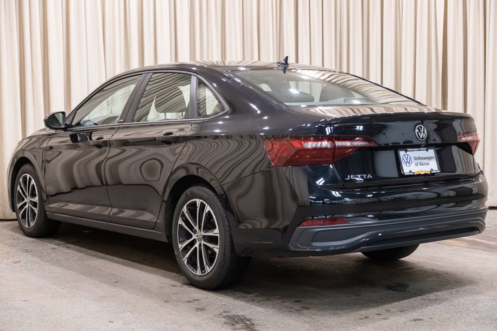 Used 2024 Volkswagen Jetta Sport image 5