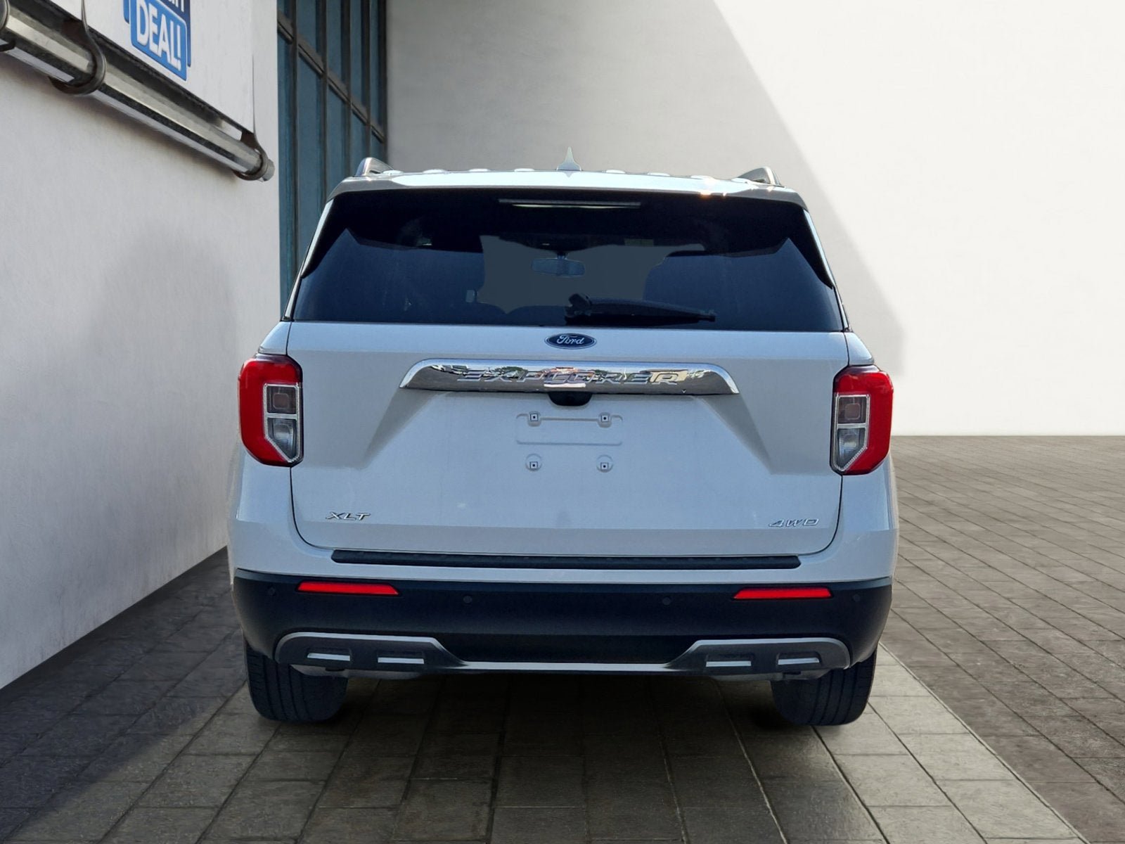 Certified 2022 Ford Explorer XLT w/ Equipment Group 202A AWD/4WD image 4
