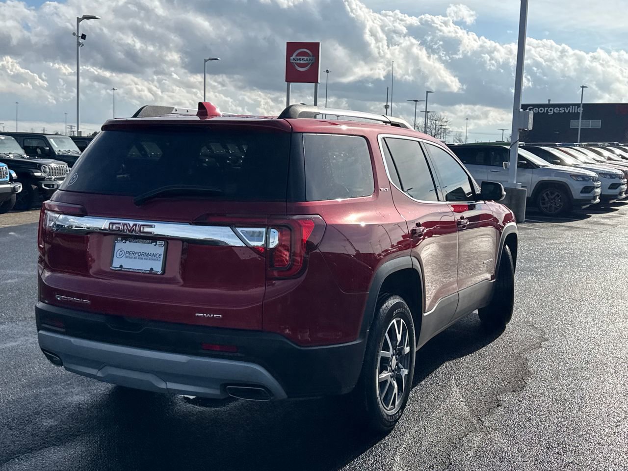 Used 2023 GMC Acadia SLT image 3