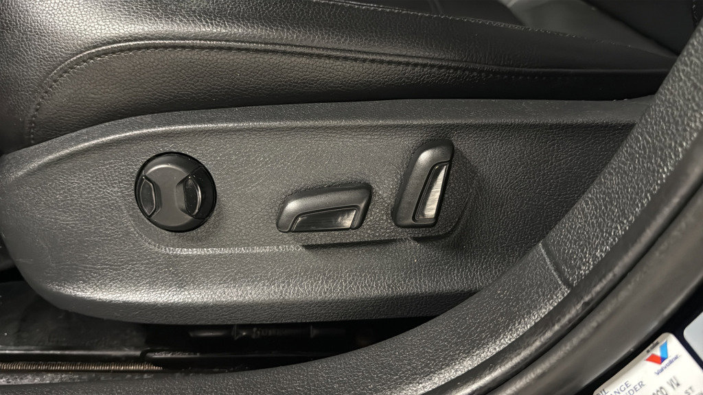 Used 2015 Volkswagen Passat 1.8T Wolfsburg Edition image 18