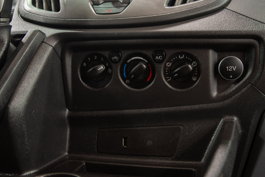 Used 2017 Ford Transit 250 138 RWD image 18