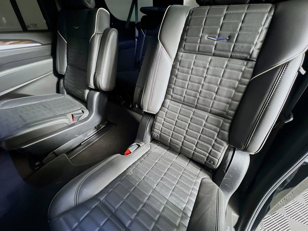 Used 2025 Cadillac Escalade ESV Sport Platinum w/ LPO, ONYX Package image 24