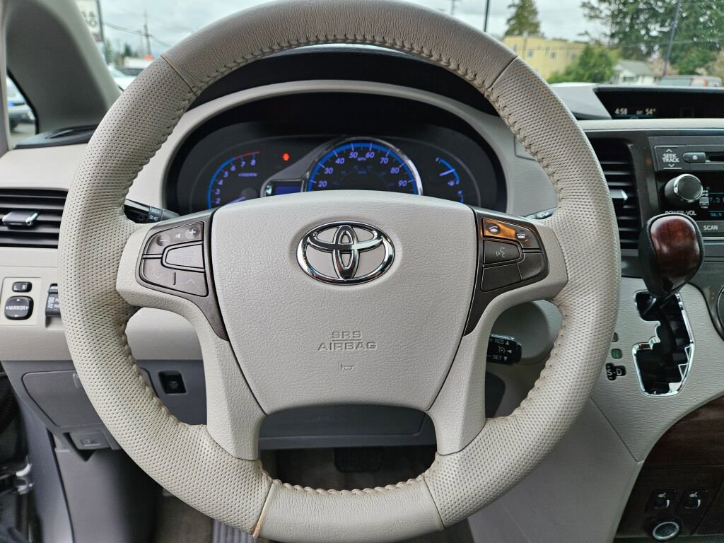Used 2011 Toyota Sienna XLE AWD/4WD image 12