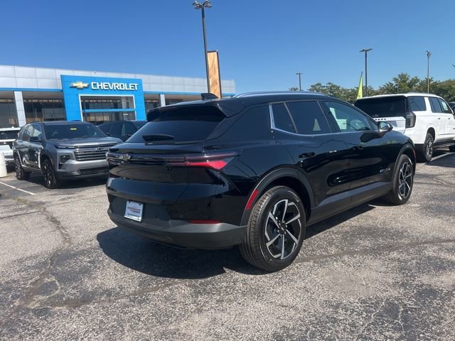 New 2026 Chevrolet Equinox EV LT image 3