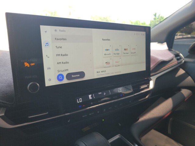 Used 2025 Toyota Sienna XSE FWD image 22