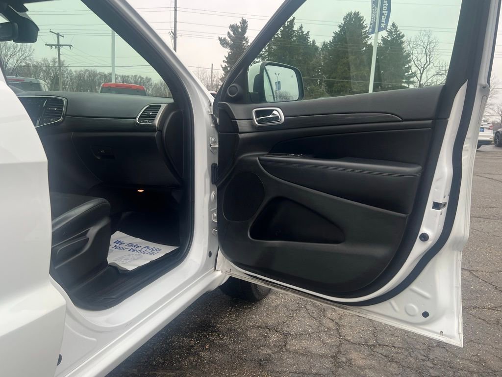 Used 2019 Jeep Grand Cherokee Altitude AWD/4WD image 34