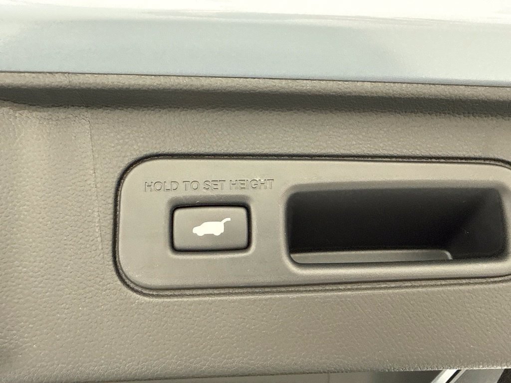 Used 2025 Honda Pilot Touring image 10