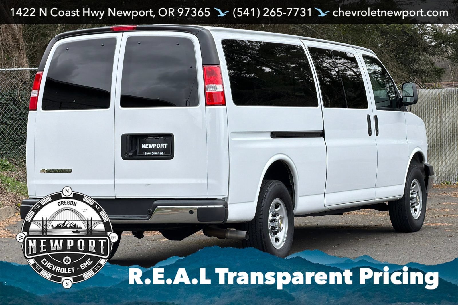 Used 2024 Chevrolet Express 3500 LT w/ LT Preferred Equipment Group RWD image 4