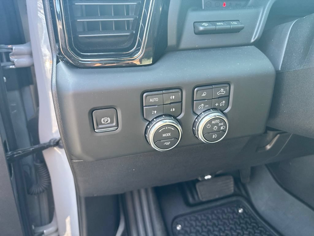 Used 2024 GMC Sierra 2500 AT4 w/ AT4 Premium Plus Package AWD/4WD image 14