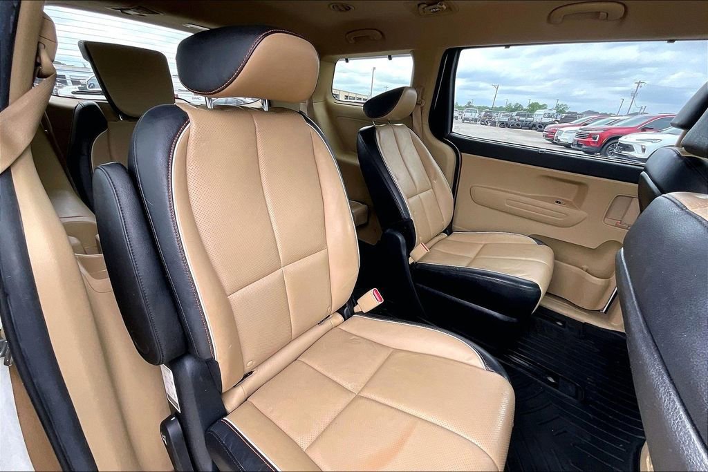 Used 2017 Kia Sedona LX w/ LX Essentials Premium Package FWD image 22